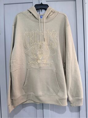 Boston Celtics Embroidered Hoodie - size L